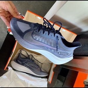 Nike sneakers 9.5 (fit more like 9)